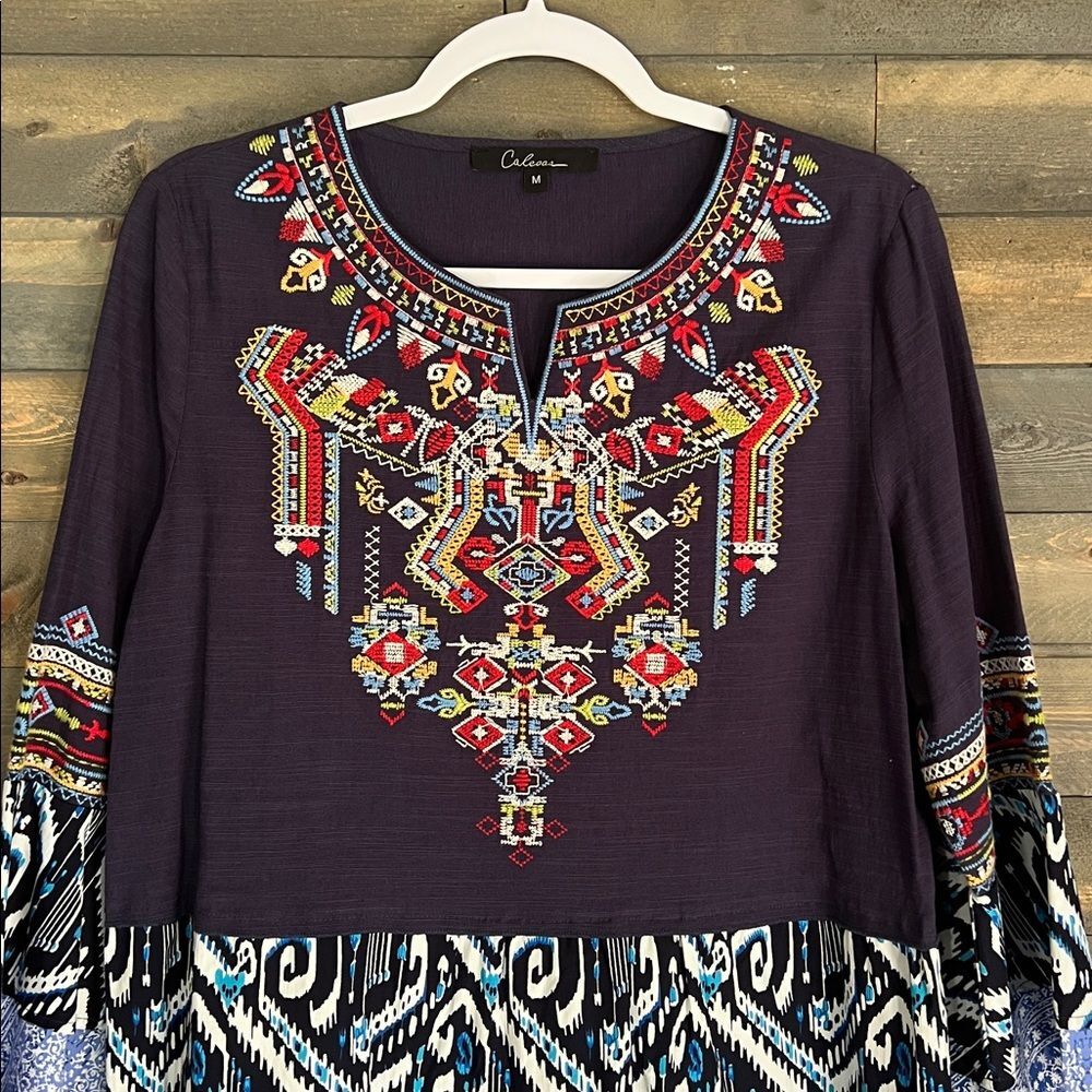 New Calessa Embroidered Boho Tunic Size Medium in Navy/Multi - Picture 3 of 13